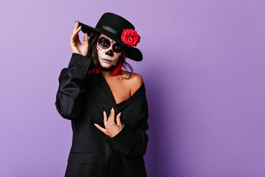 Популярният skull грим с декорации и цветя от мексиканския „Ден на мъртвите“