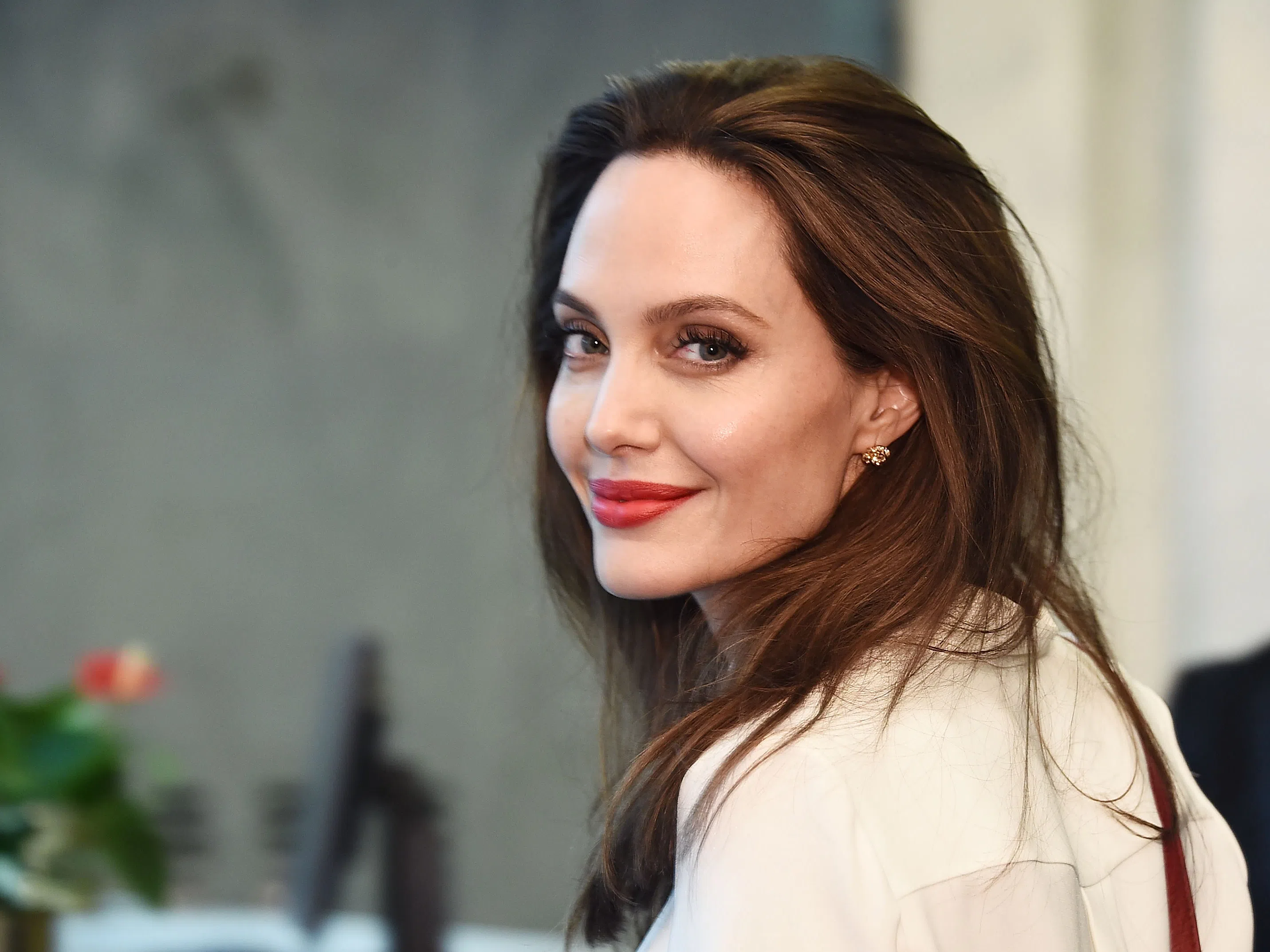 "Течно злато" - новият цвят на косата на Анджелина Джоли я подмлади с 15 години