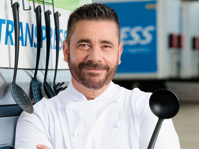 Ефектен старт: Шеф Ангелов се приземи с балон за новия сезон на "Хелс Китчън"