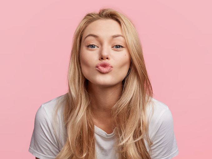 Червилата вече са в миналото: Тази чудотворна тенденция ще направи устните ви по-големи без инжекции