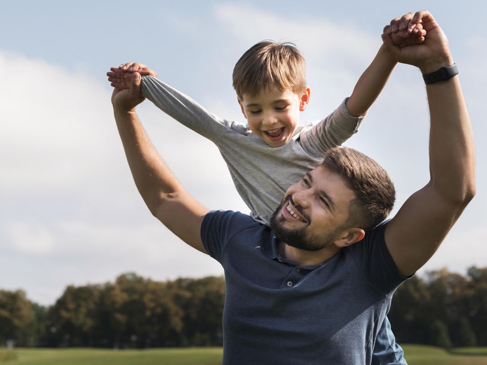 Съпруг 10 години пращал пари на „племенник“, а ДНК тест разкрил, че това е синът му от любовница