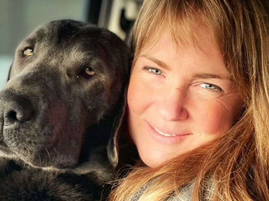 Тази на вид обикновена жена съсипа мъжете: След почти 3 хил.км тя е първа в света, завършила втора на ултра триатлон