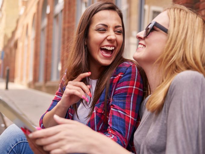 Самоиронията е ключът към по-добро впечатление, сочи ново проучване