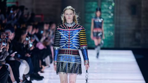 Никола Гескиер представи зрелищно ревю в легендарния Cour d’Honneur главния