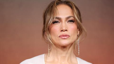 Известната певица и актриса Дженифър Лопес открито призна че въпреки
