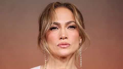 Дженифър Лопес е изправена пред обвинения в изневяра от бившия