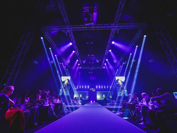 Лукс, сцена и история: CodeFashion RUNWAY AW 25/26 превърна Седмицата на модата в София в глобално събитие