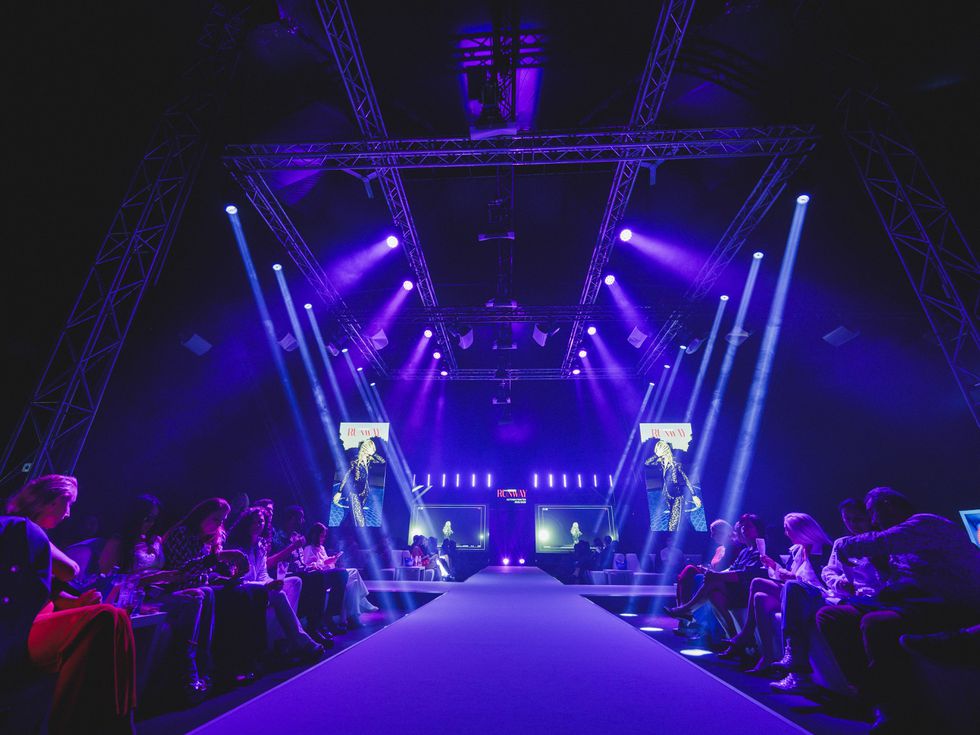 Лукс, сцена и история: CodeFashion RUNWAY AW 25/26 превърна Седмицата на модата в София в глобално събитие
