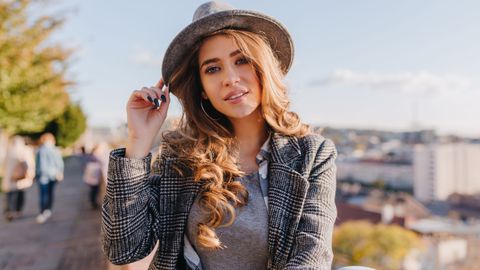 Днес небето е като древен свитък разгръщан от невидими ръце