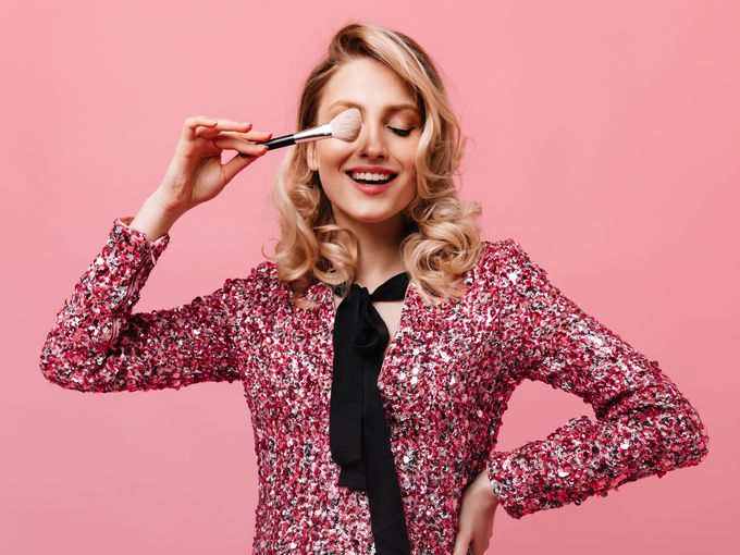 Коледен грим: пълният сет, който ви трябва, за да блестите