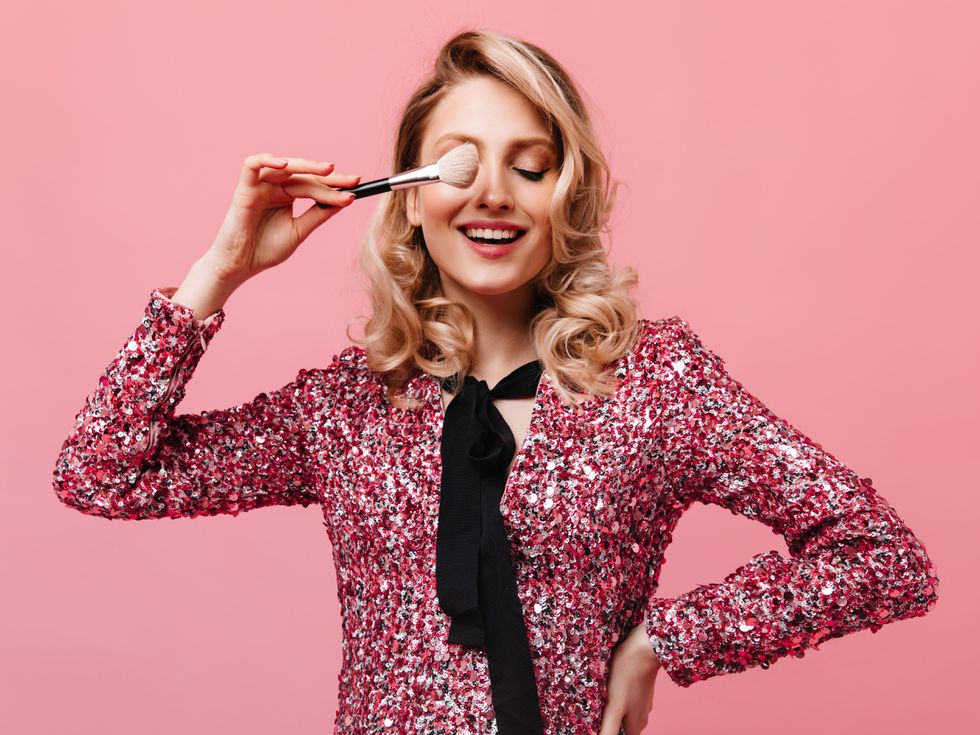 Коледен грим: пълният сет, който ви трябва, за да блестите