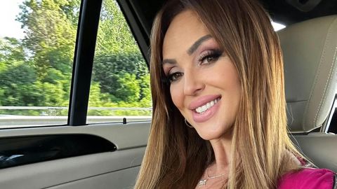 Попфолк звездата Глория дъщеря ѝ Симона Загорова внучката ѝ Гали