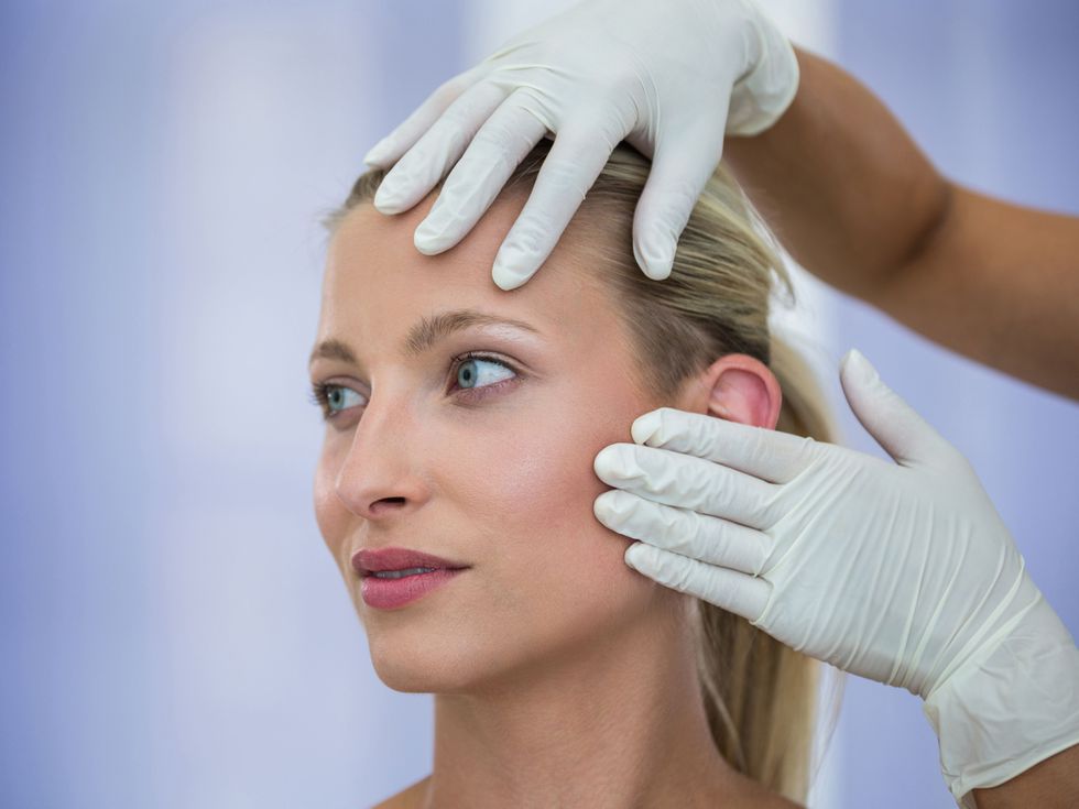 Идеалната външност като нова норма: Как социалните мрежи ни карат да се променяме и трябва ли да се съпротивляваме