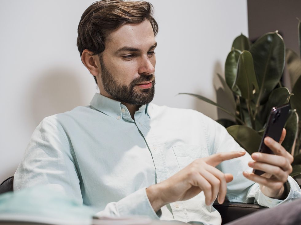 „В сайтовете за запознанства съпругът ми е с добра работа и собствено жилище, а всъщност е шофьор и живее в моя апартамент“