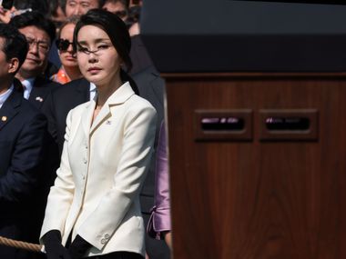 Живата кукла на Южна Корея: Как се облича най-елегантната дама, чиято възраст е истинска загадка