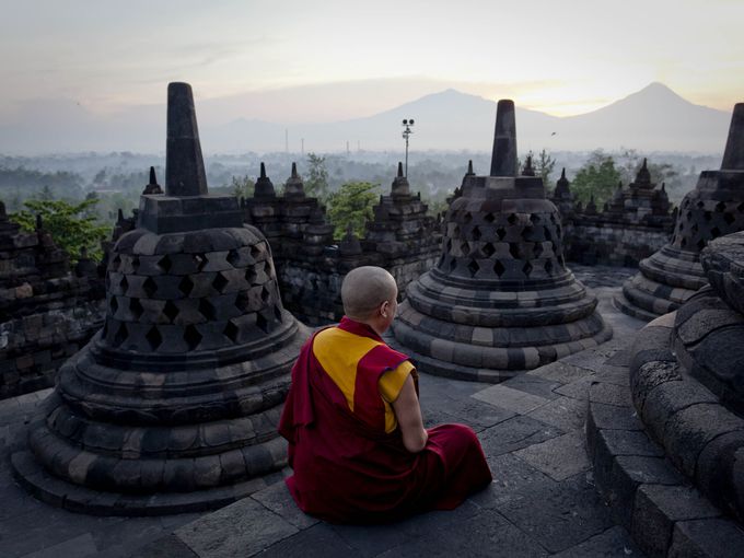Мистичната красота на необяснимото инженерно чудо Боробудур – най‑големият будистки храм в света
