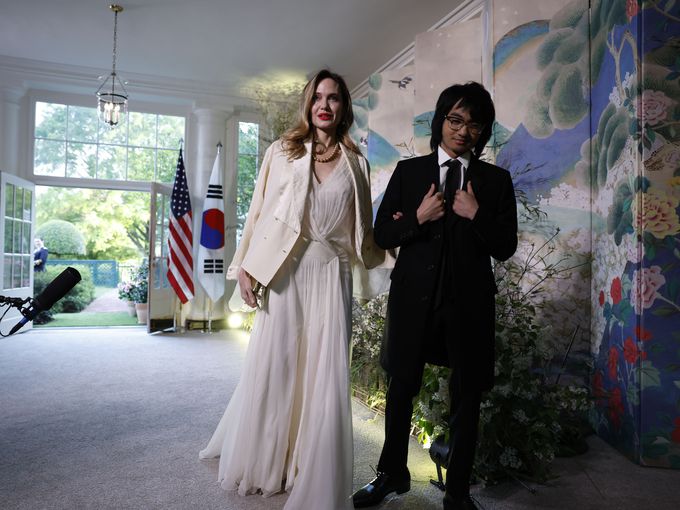 Нов шамар за Брад Пит: След Шайло – и Мадокс заличи фамилията му