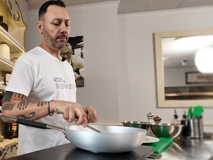 Нова страница за Вяра и Надежда от "Биг Брадър": След драмата в Лондон Лео Бианки им подава ръка в София