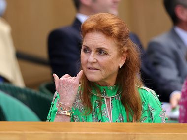 „Най-известният изчезнал човек в света“: защо Сара Фъргюсън мълчи около скандала с Епстийн