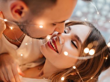 5 зодии ще изживеят огнена любов до края на април 2026 г.