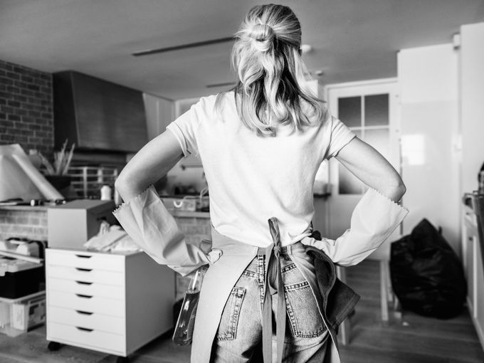 Защо не бива да оставяте боклук пред прага: народни поверия и мнението на екстрасенси