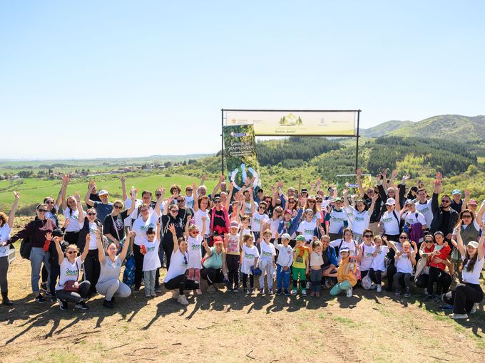 Доброволци от Пощенска банка засадиха стотици фиданки в „Новата гора на София“