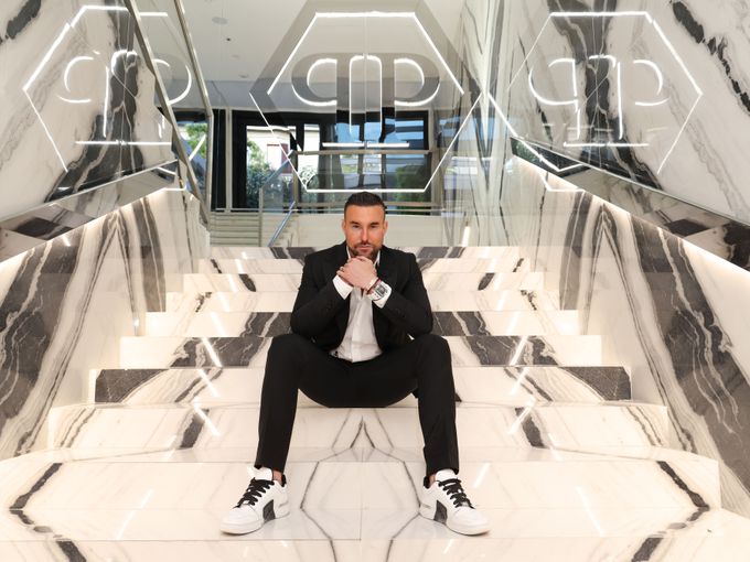 "Няма да намеря покой, докато не се върнеш": половинката на Филип Плейн влезе в болница (Снимка)