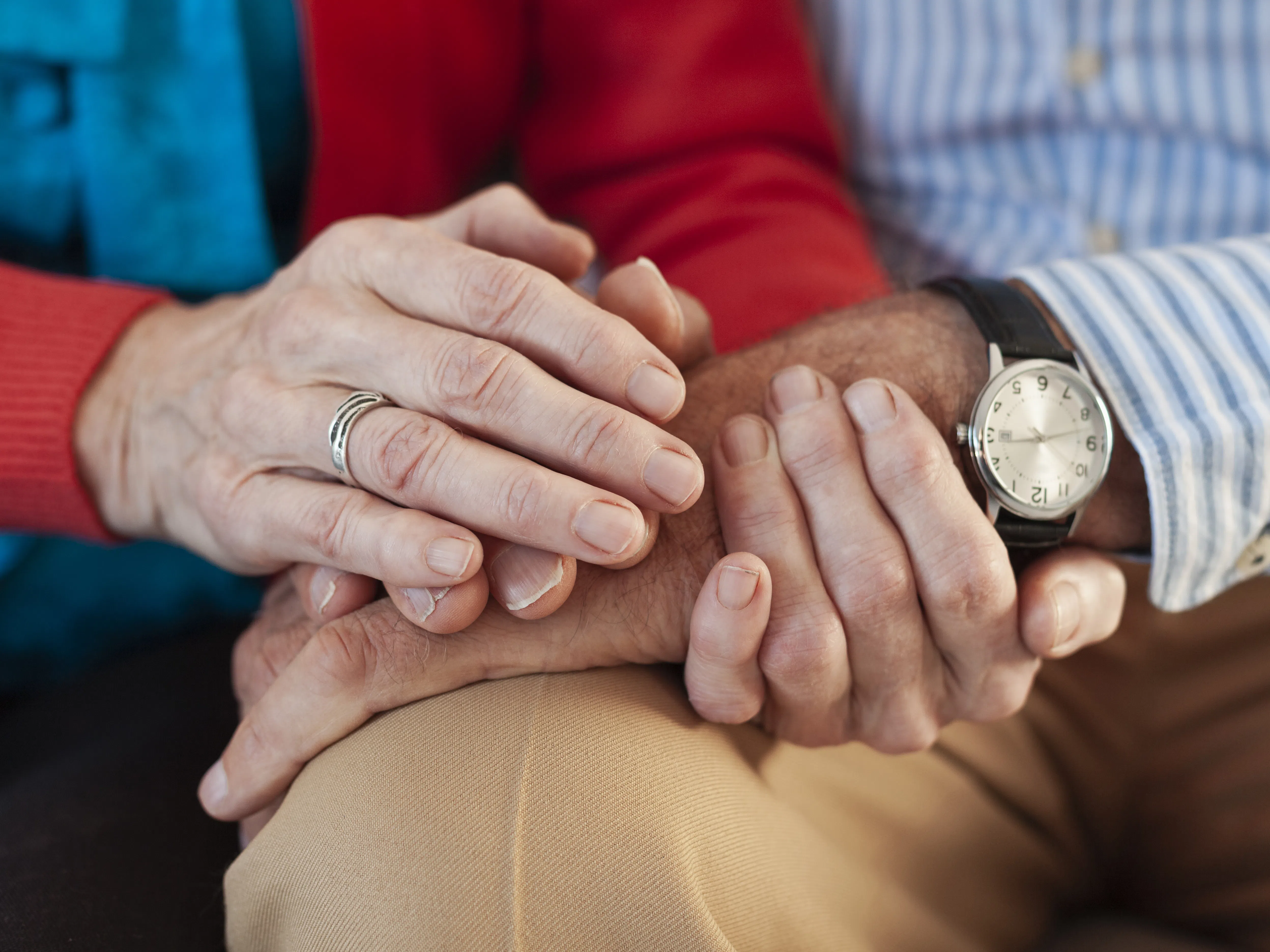 История, която трогва до сълзи: Двойка, женена от 69 години, прекара последните си мигове, държайки се за ръце