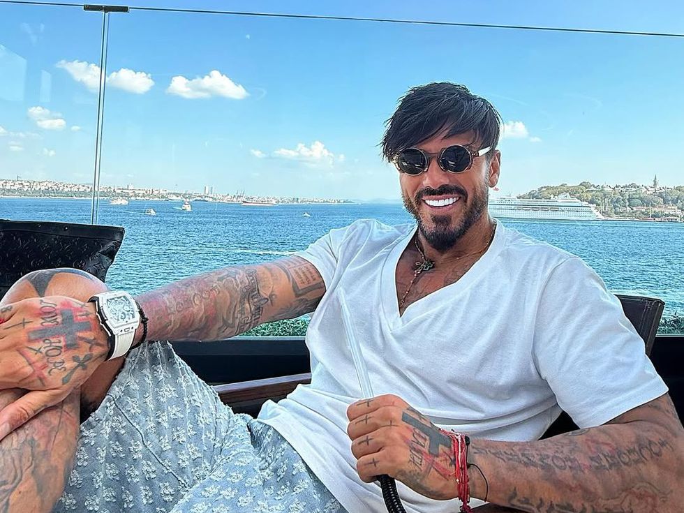 Нещо "легендарно" се крои в Дубай: Благой Георгиев и прочут дубайски брокер замислят дом за любимата? (Снимки)