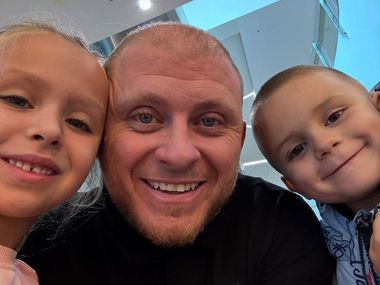 6 години по-късно блянът стана реалност: Бачорски отвори вратите на своя мечтан апартамент (Видео)