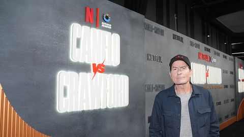 Според журналиста Роб Шутър 60 годишният Чарли Шийн има връзка с