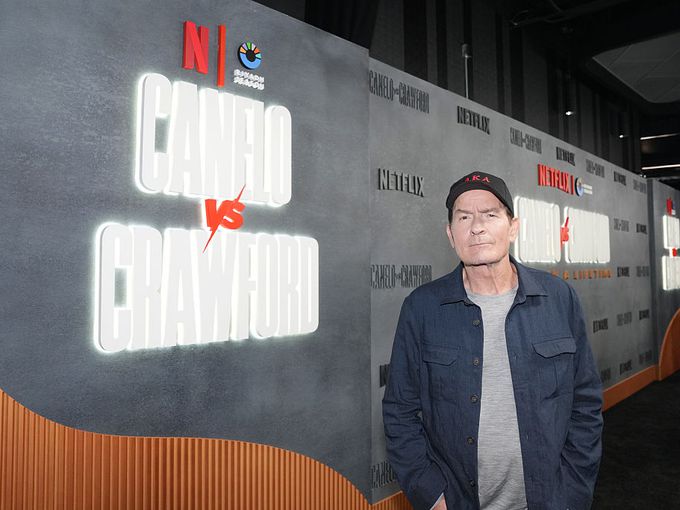 След години скандали и бурен живот: Чарли Шийн намери любов и спокойствие в неочаквана връзка с мъж