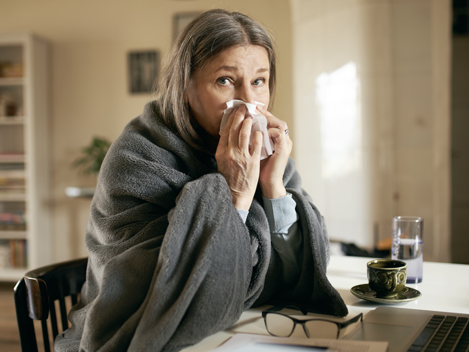 Очаква се силна грипна вълна през януари и февруари, нов вариант на COVID-19 също настъпва