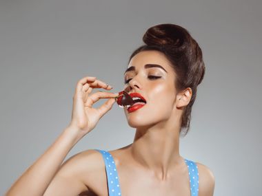 Ефектът на "напудрените устни": Грим трикът, който подлудява мъжете