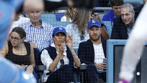 Оттеглянето на принц Хари и Меган Маркъл от официалните кралски