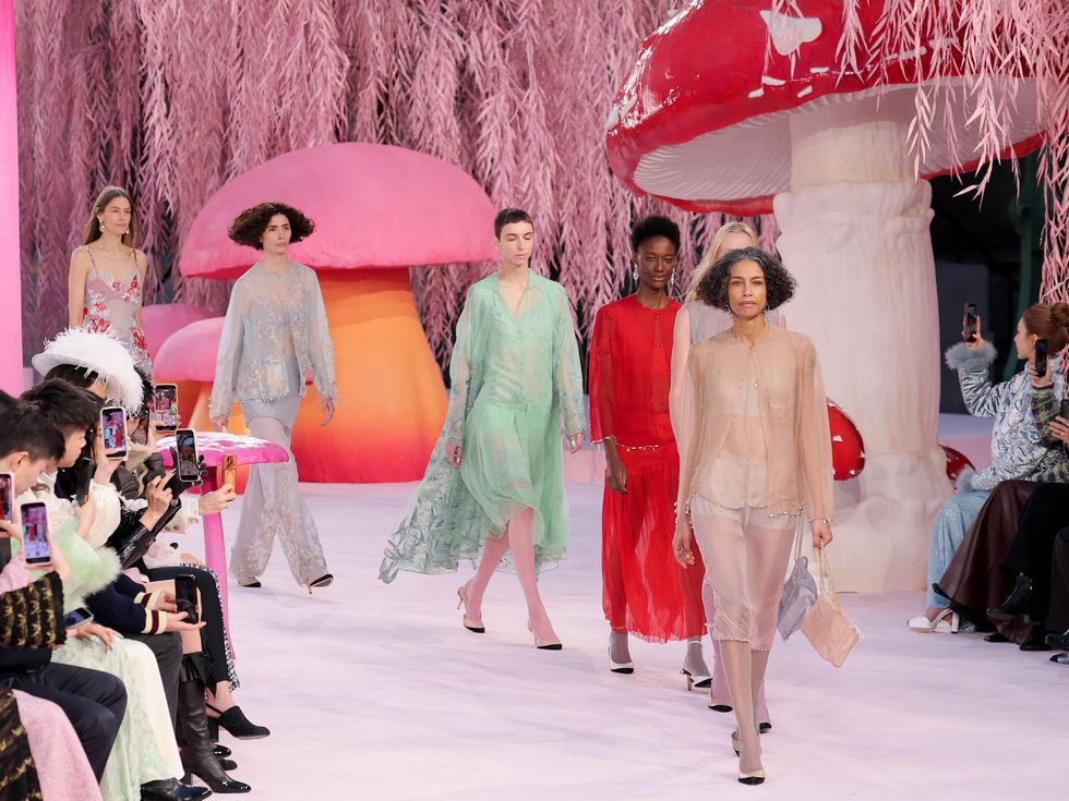 Връщане към нулата: Chanel Haute Couture SS26 и красотата на отнемането