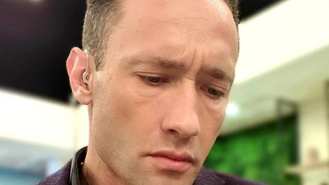 Актьорът и панелист в предаването На кафе Дарин Ангелов бе