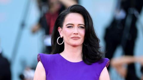 Снимките на хитовия сериал Уензди са били временно преустановени след