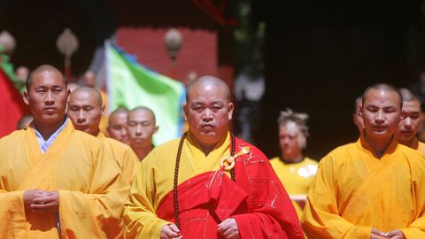 От духовен водач до обвиняем в грандиозен скандалШи Йонгсин –