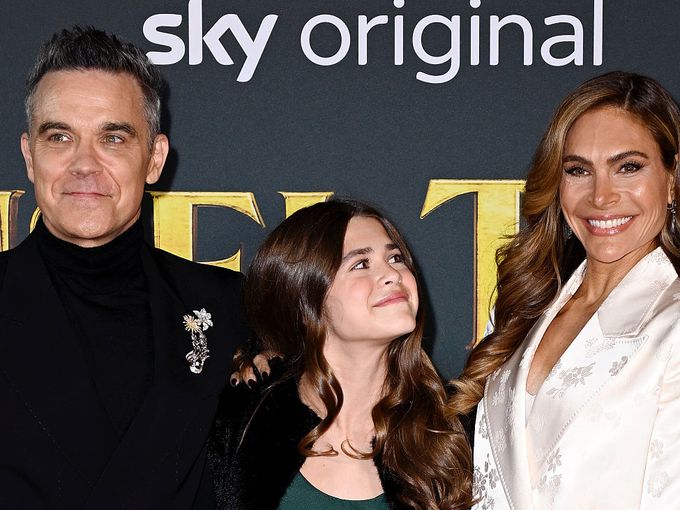 Дъщерята на Роби Уилямс сияе на червения килим с първата си филмова роля