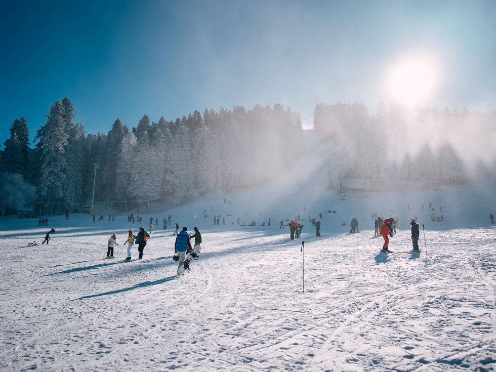 Емоция от звук и светлина: Боровец откри юбилейния ски сезон