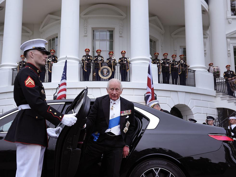 Подаръкът на крал Чарлз III към Тръмп крие неочаквано послание