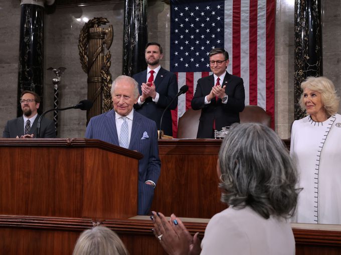 След бурни овации Тръмп призна за крал Чарлз: Много му завидях