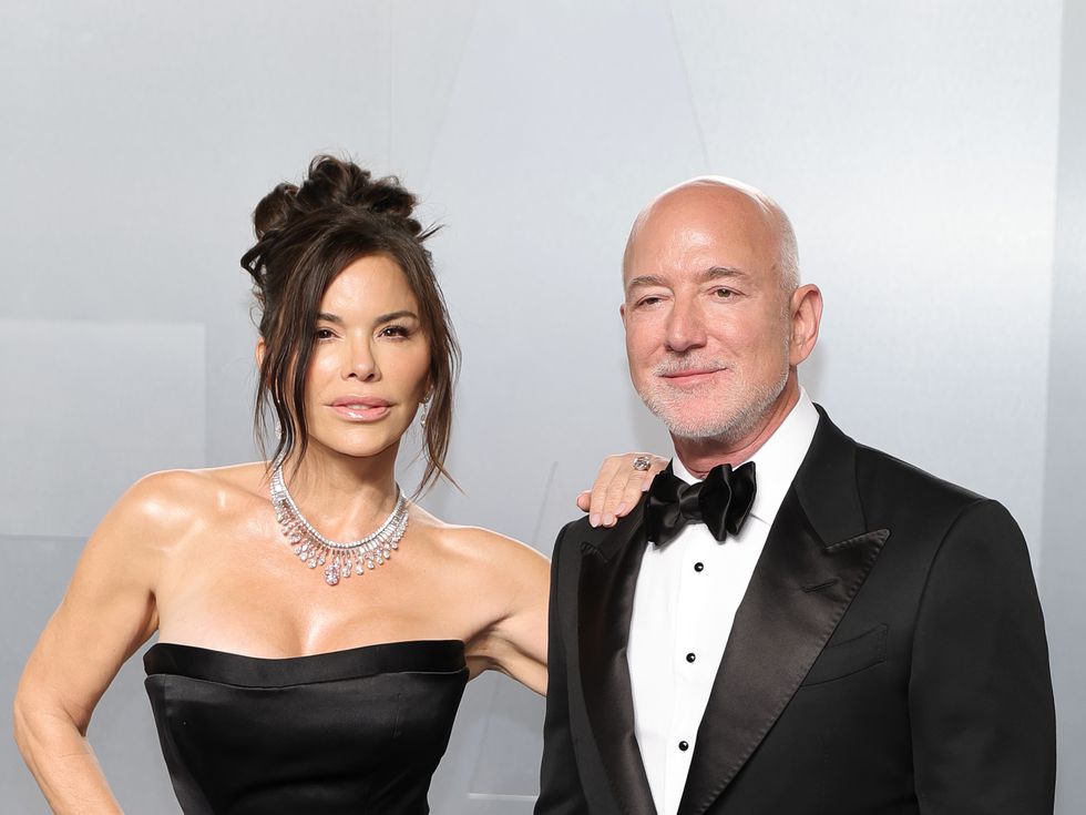 Стил срещу очаквания: Лорън Санчес с дръзка визия на държавната вечеря в Белия дом с крал Чарлз