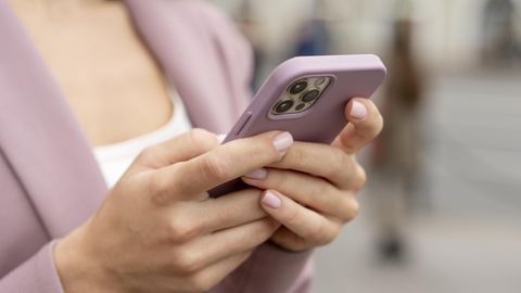 Днес различни приложения могат свободно да проследяват местоположението ни и