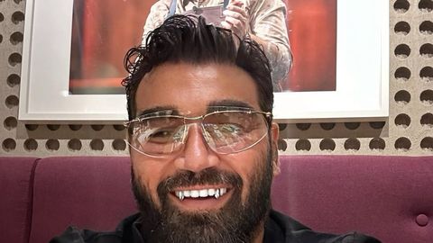 Попфолк иконата Азис за пореден път изненада своите почитатели споделяйки