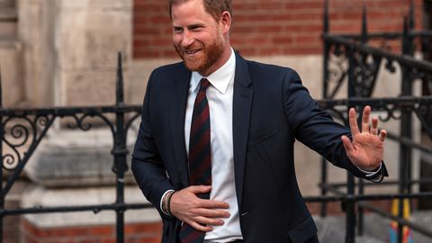 Принц Хари е напът да се види с баща си