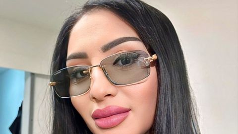 Попфолк иконата Софи Маринова отново успя да привлече вниманието на