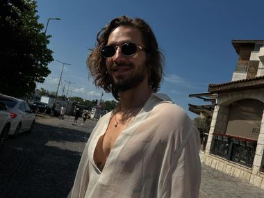 Папи Ханс срещу култа към алфа мъжкарите: Силата не е любов