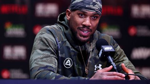 Британският боксьор Антъни Джошуа е пострадал при автомобилна катастрофа в